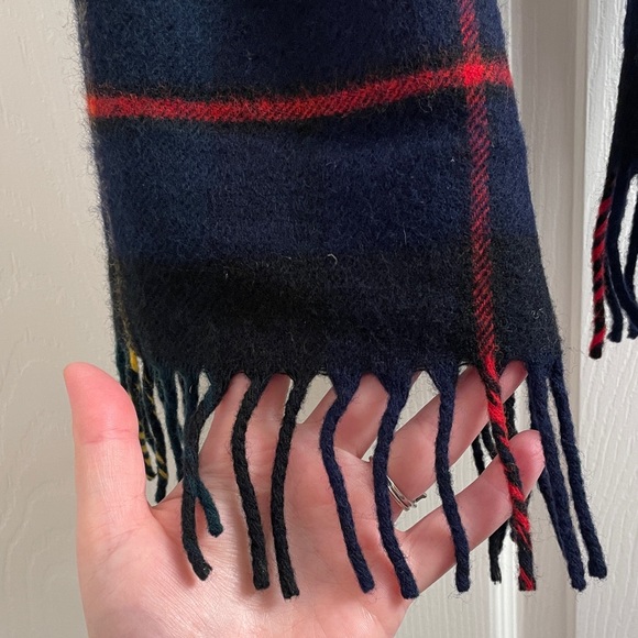100% Pure Lambswool Great Britain Holiday Tartan Plaid Scarf - Picture 4 of 9
